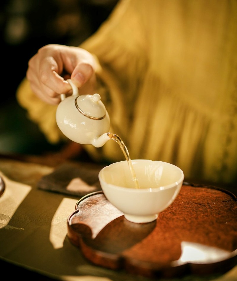không tham uống trà quá nóng
