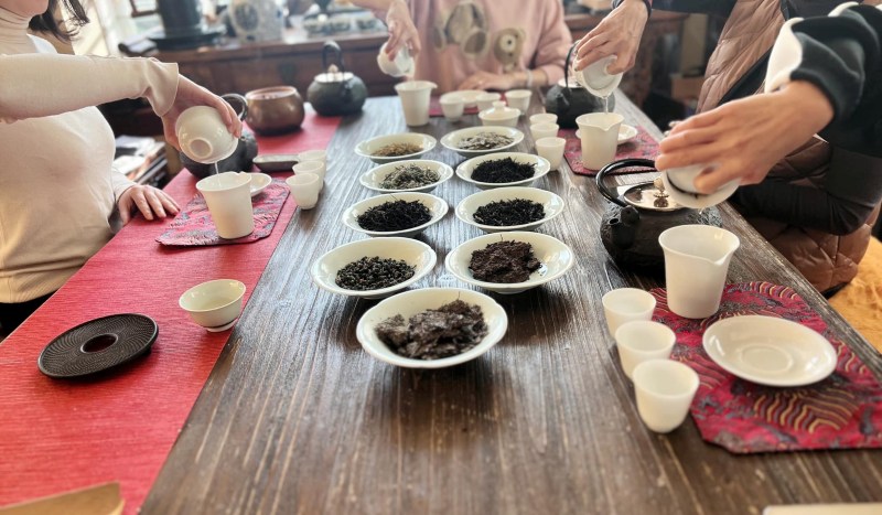 Để phân biệt giữa trà shan tuyết cổ thụ và trà non, ta cần phải trải nghiệm nhiều và áp dụng kết hợp nhiều phương pháp với nhau.