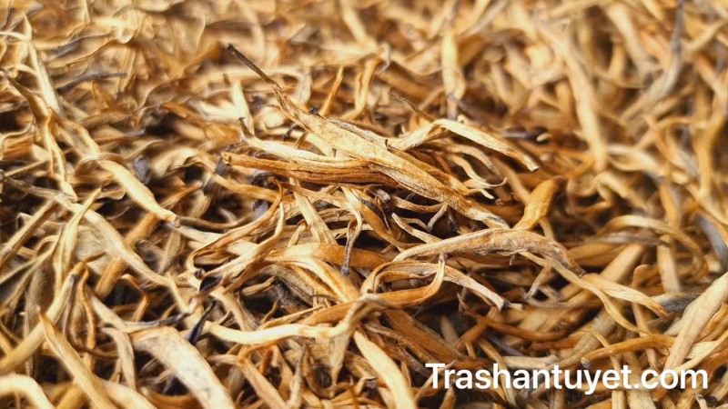 Bạch hồng shan là loại hồng trà cao cấp được làm từ búp bạch trà