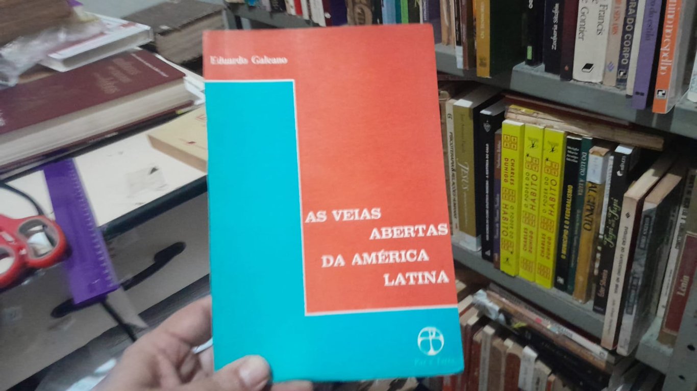 alternative text