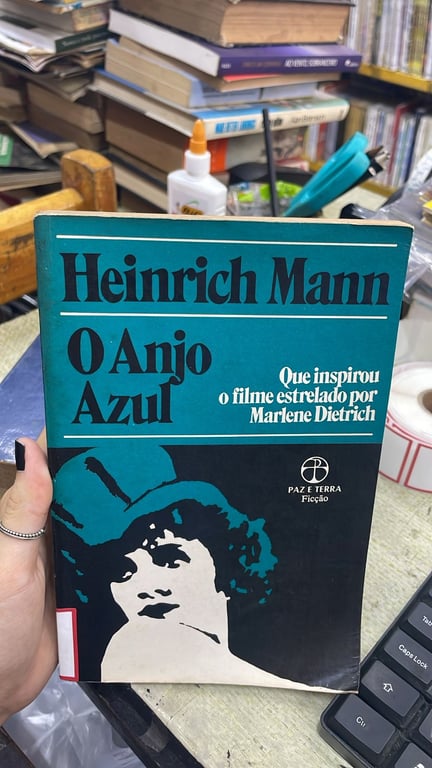 alternative text