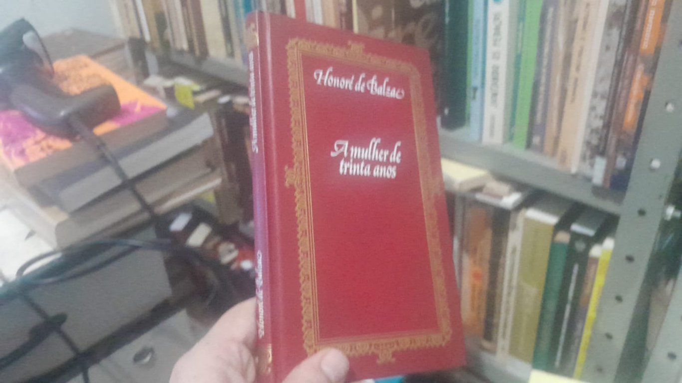 alternative text