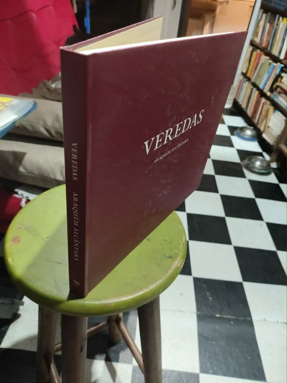 alternative text