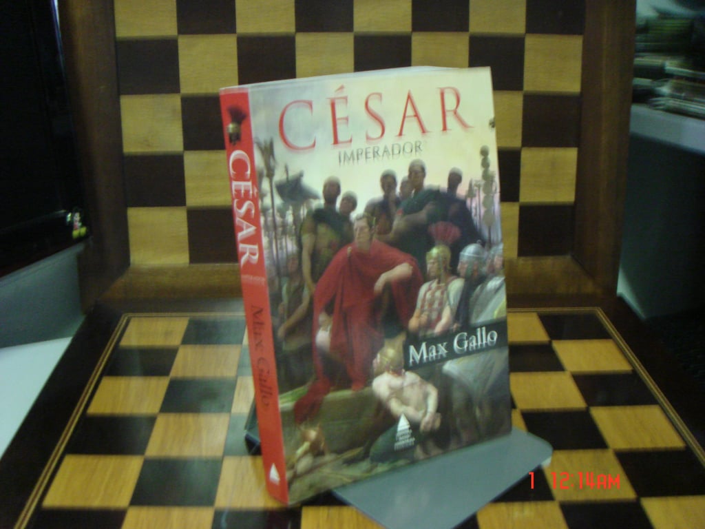 César: Imperador de Max Gallo pela Nova Fronteira (2004)

