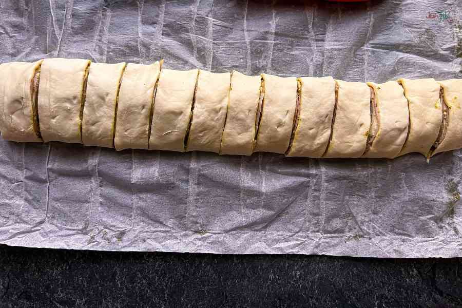 Małe ciasteczka z ciasta francuskiego