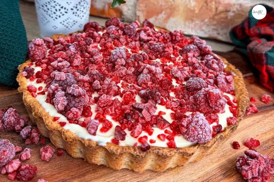 tarta z kremem, maliny