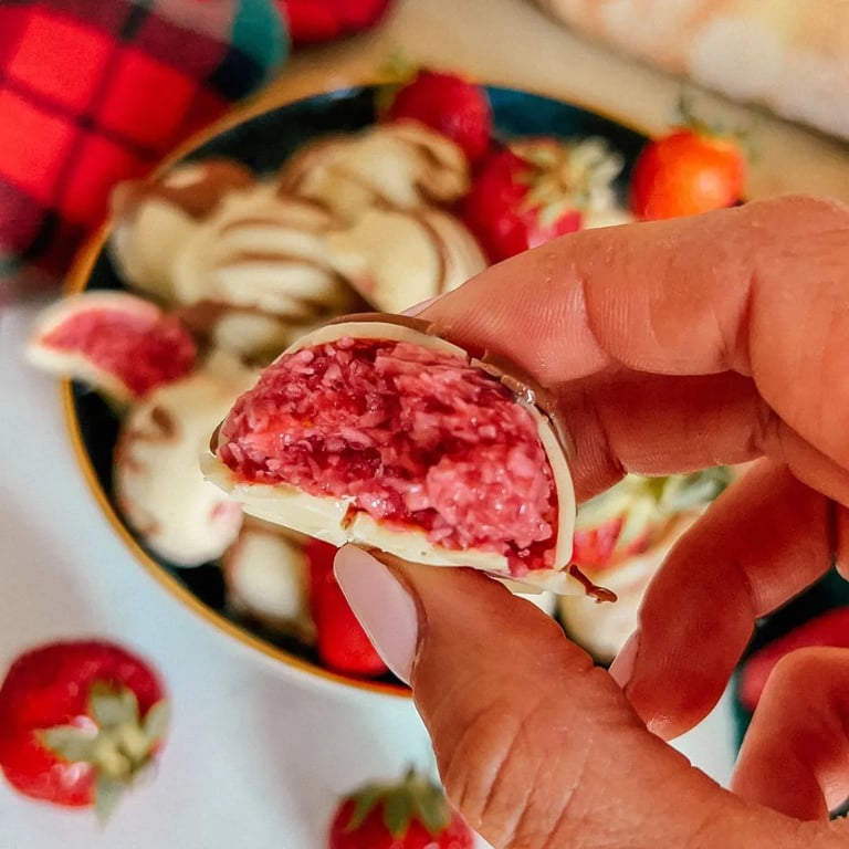 lody truskawkowe w czekoladzie białej