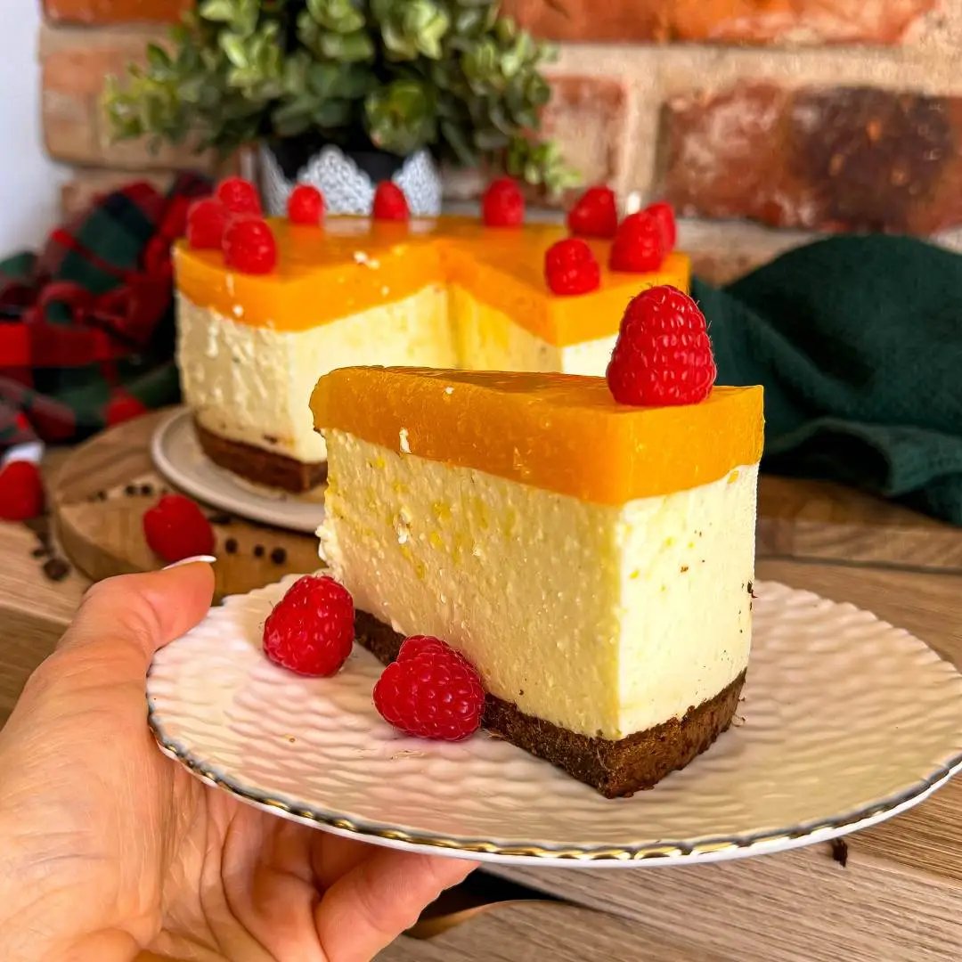 pyszny deser wysokobiałkowy, torcik z mango