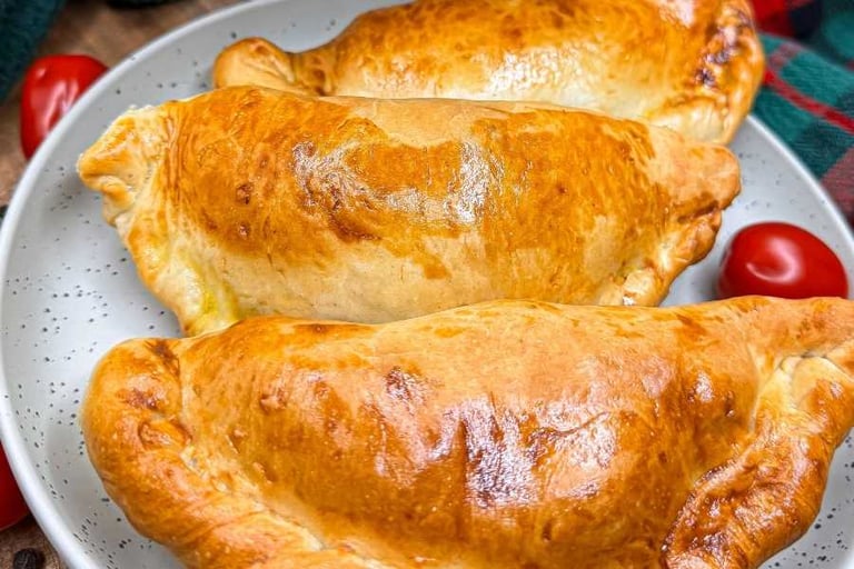 empanada z łososiem