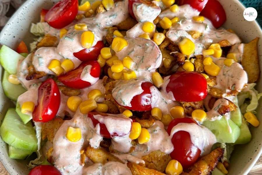 fit sałatka kebab z mięsem i warzywami