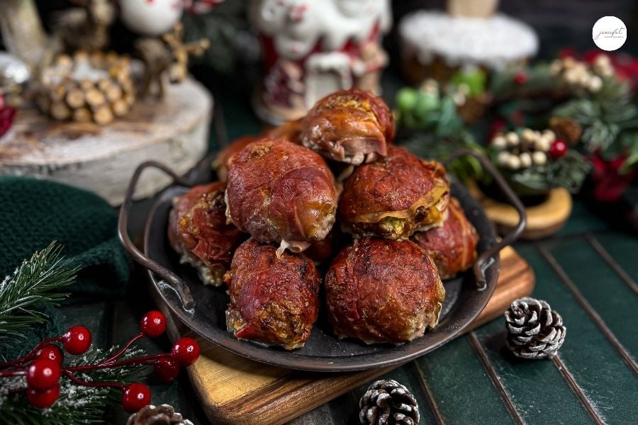 mięsne kąski w szynce na święta