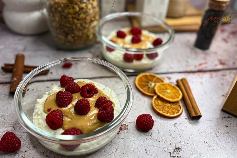 Fit cytrynowo-malinowy deser, idealny też jako opcja wysokobiałkowa