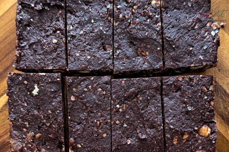 Zdrowe i pyszne batony czekoladowe na desce