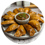 wysokobiałkowe empanady z sosem mole