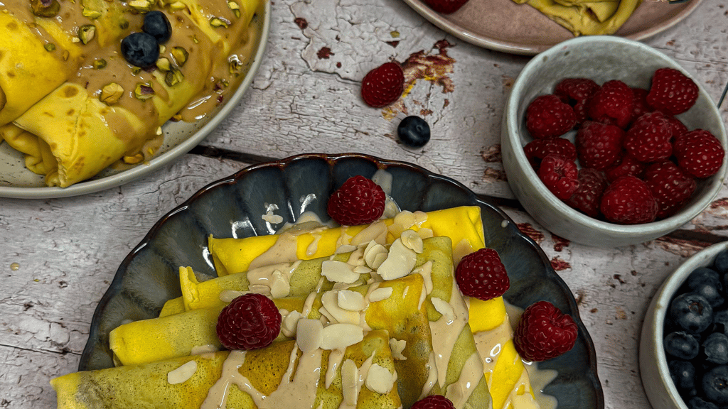 naleśniki low fodmap z malinami i migdałami