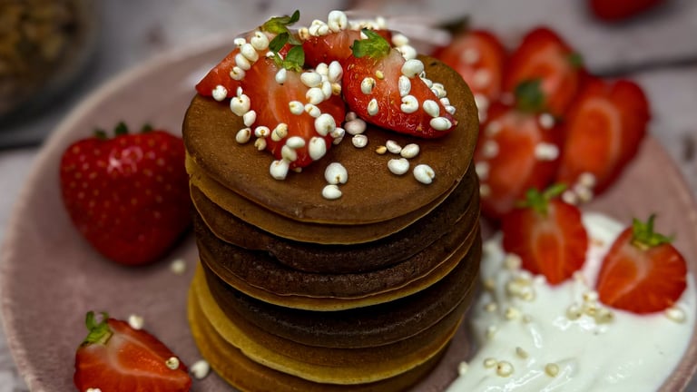 placki z kefirem i truskawkami