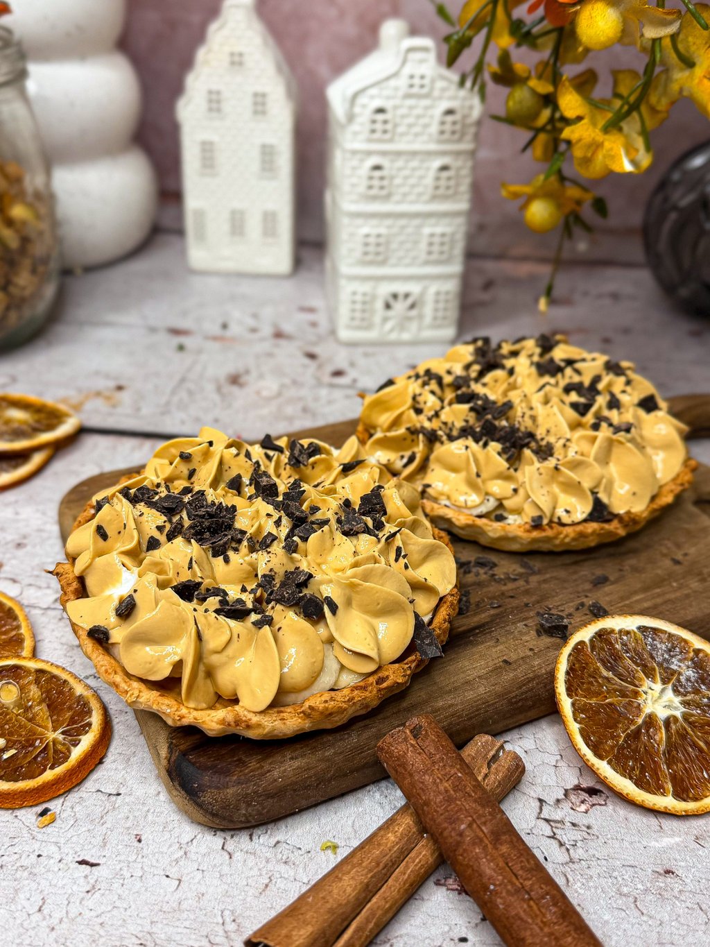 Tarteletki banoffee z kremem, bananem i karmelem – przepis z airfryera, idealne do kategorii Air fryer przepisy.