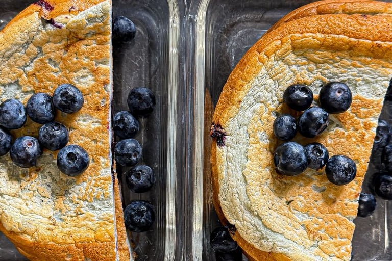 omlet borówkowy - idealna propozycja na szybko do pracy