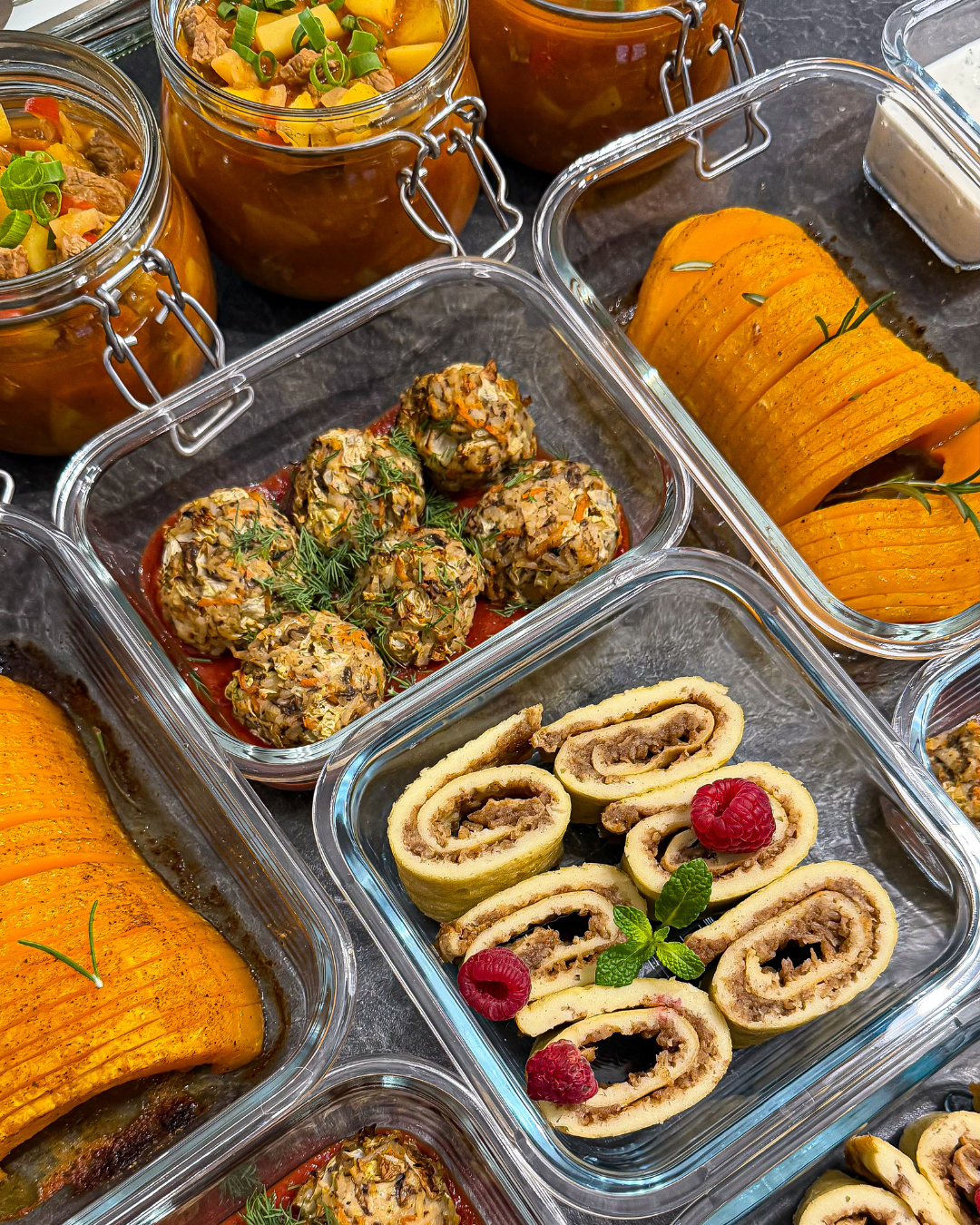 pieczony naleśnik z jabłkami, pultepty gołąbkowe, pieczona dynia piżmowa, zupa z wołowiną