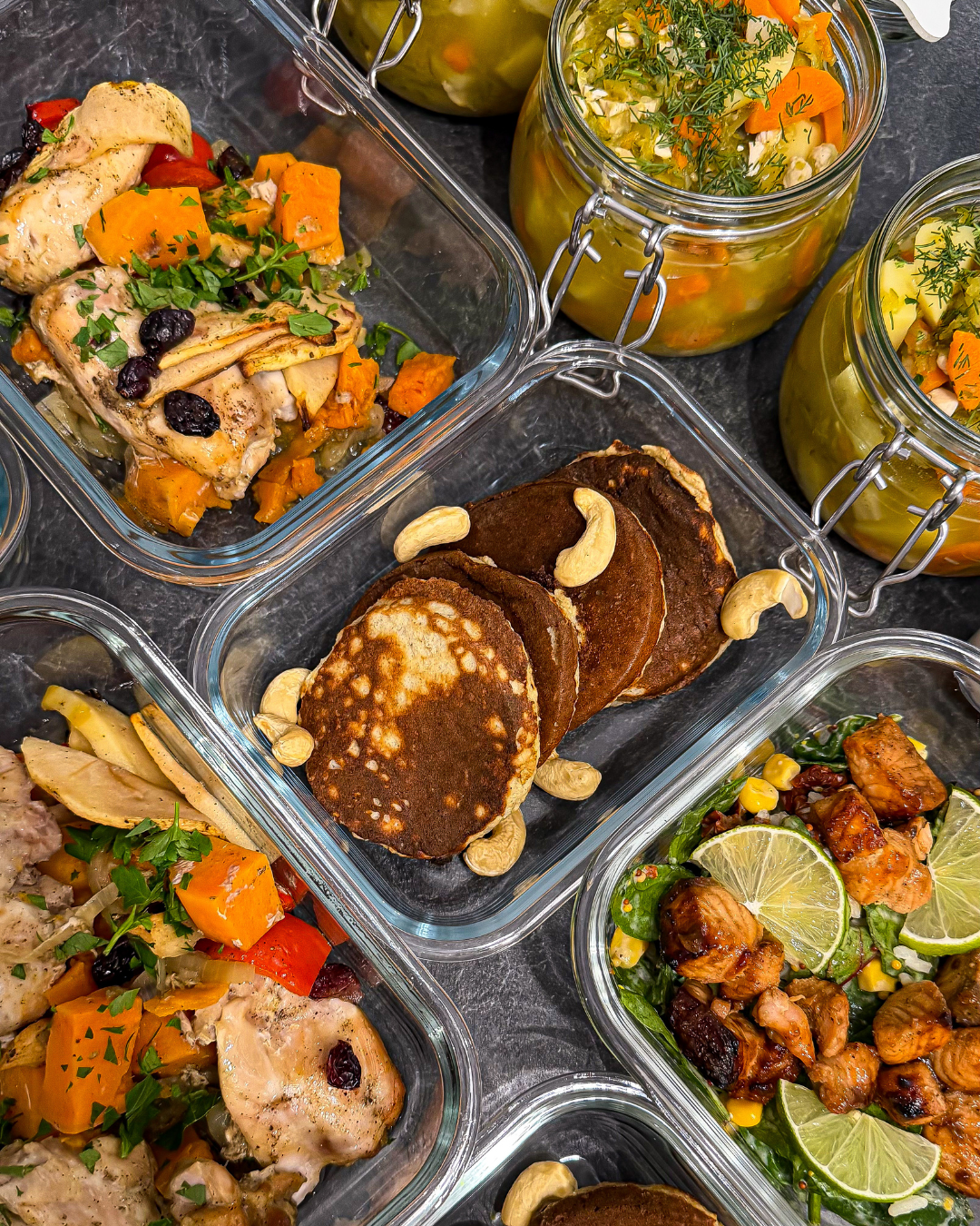 placki bananowo-kokosowe, kurczak z batatami, sałatka z pieczonym łososiem, zupa z łososiem