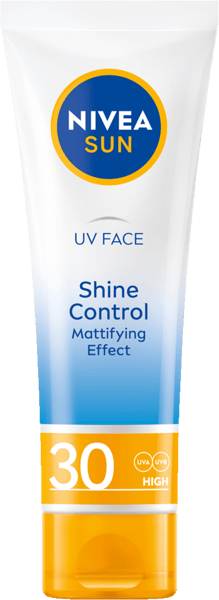 Modelbillede af Face Cream Shine Control SPF30