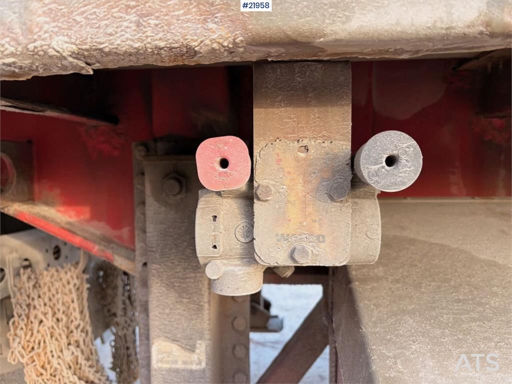 Tyllis L3 3-axle flatbed semi-trailer with side boards Re 2006 21958 Tyllis L3 3-axle flatbed semi-trailer with side board...
