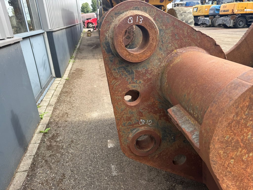 Caterpillar Skeletonbucket Caterpillar 374 70001925 Skeletonbucket Caterpillar 374 1 image 9
