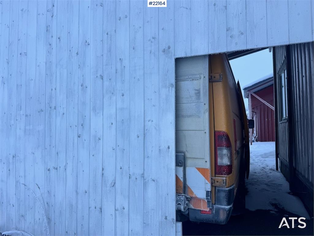 Mercedes-Benz 416 CDI Sprinter with tail lift 2005 22164 416 CDI Sprinter with tail lift 2005 1 Closed vans image 13