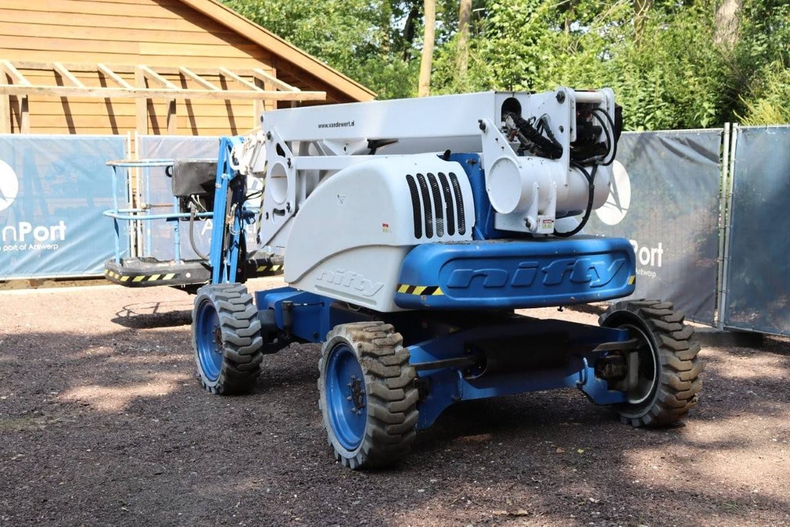 Articulating boom lift Niftylift HR21D 4x4 Diesel 20.8m 2010 2010 Niftylift HR21D 4x4 2010 1 image 4