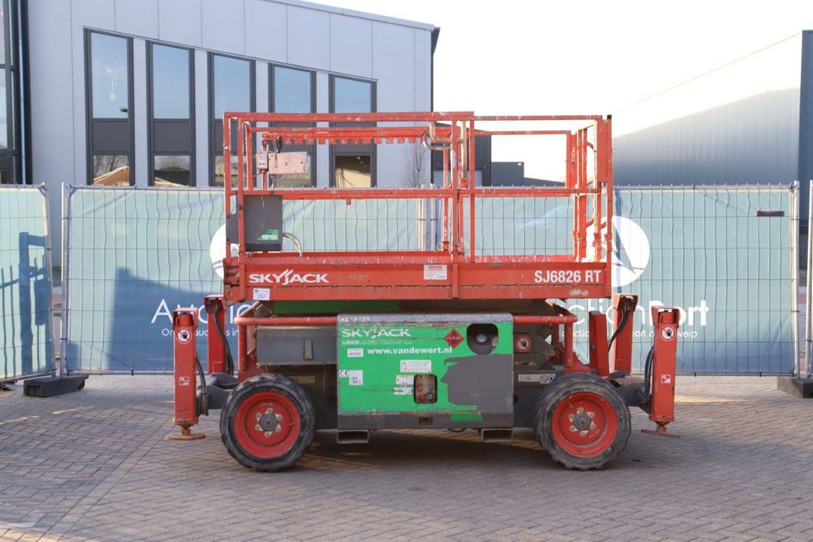 Scissor lift Skyjack SJ6826 RT Diesel 10m 2014 2014 SJ6826 RT 2014 1 Scissor Lifts image 2