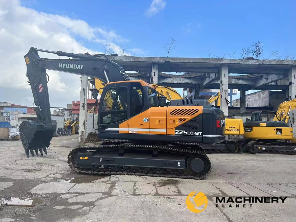 HYUNDAI R225LC-9T Used Crawler Excavator Original Good Condition GOOD PRICE R225LC-9T 2019 1 Crawler Excavators image 3