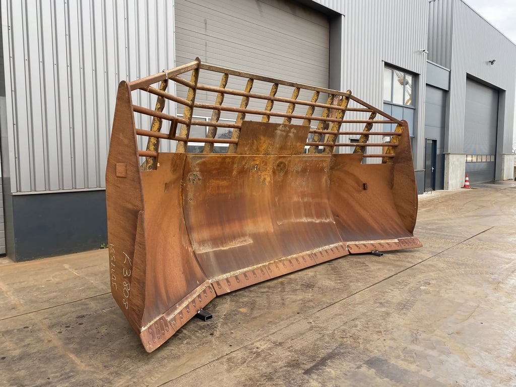 Caterpillar D9U Blade 2020 00030125 D9U Blade 2020 1 image 3