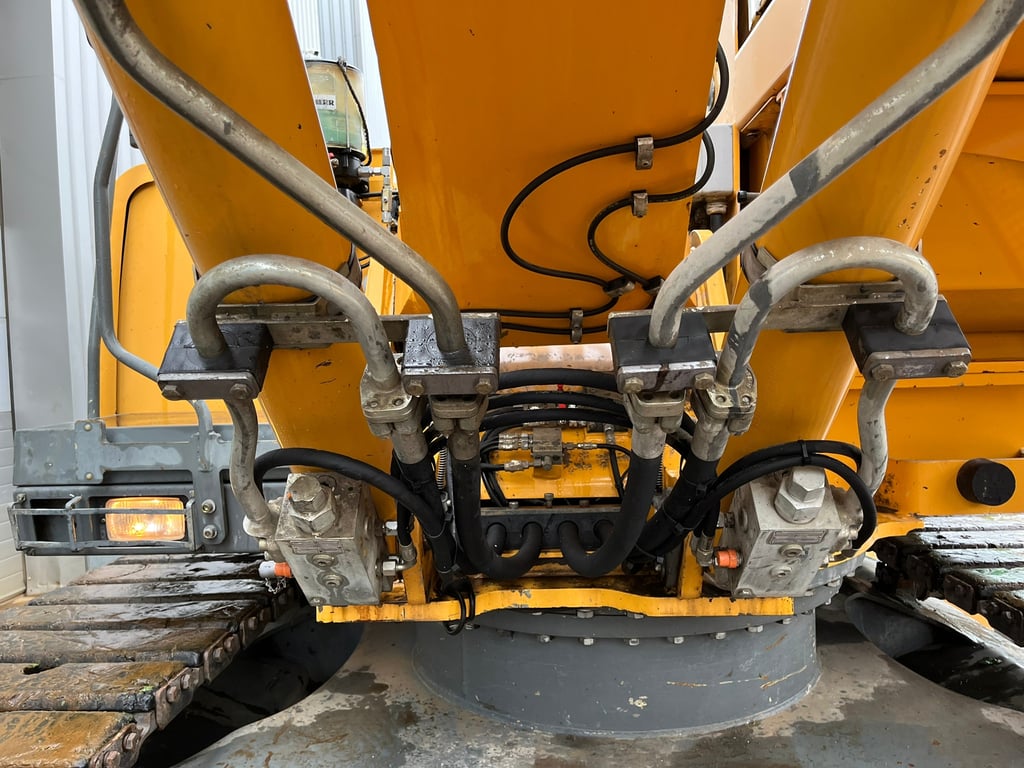 Liebherr R317 Litronic Material Handler 2011 00031683 R317 Litronic Material Handler 2011 1 image 13