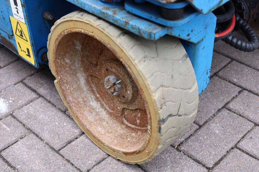 Genie GS3232 Hydraulic Outriggers, Electric, 11.75m Work 2013 GENIE - GS3232 - 90044 GS3232 Hydraulic Outriggers, Electric...