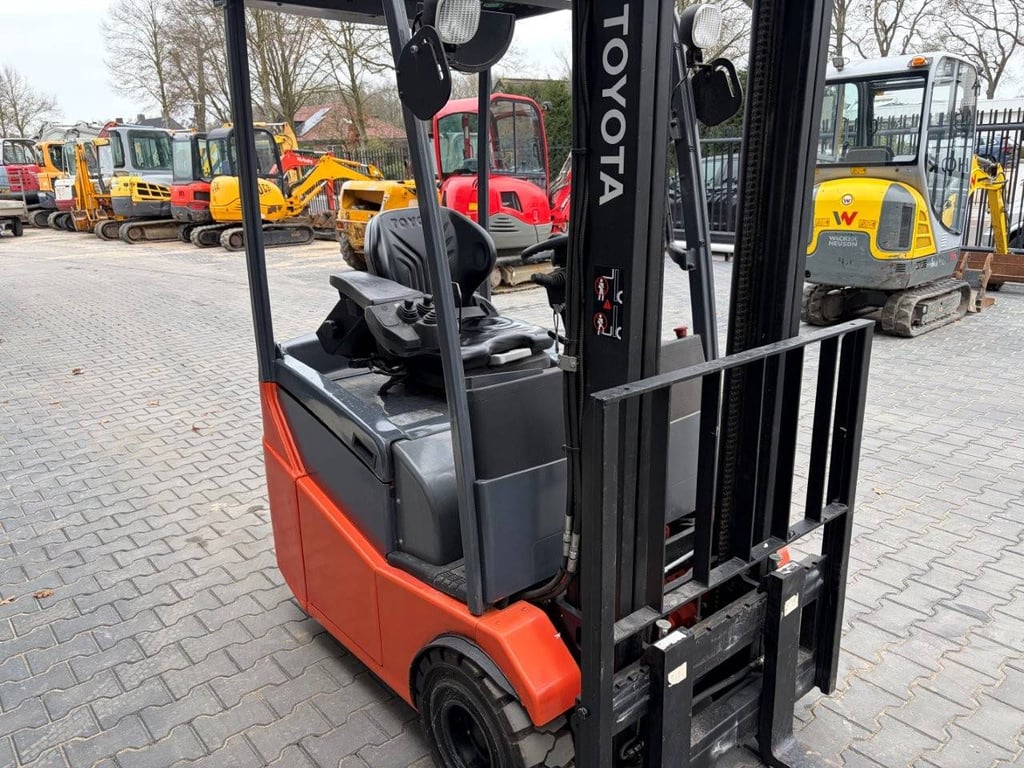 Forklift Toyota 7FBEST13 Electric 1200kg 2012 2012 7FBEST13 2012 1 Forklift image 7