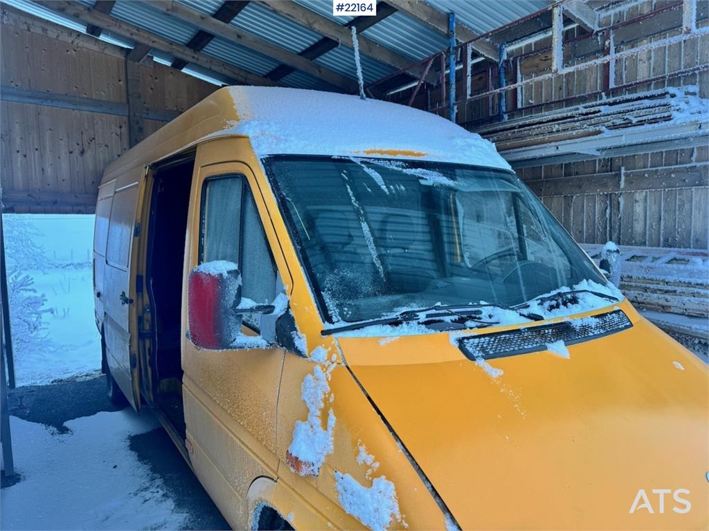 Mercedes-Benz 416 CDI Sprinter with tail lift 2005 22164 416 CDI Sprinter with tail lift 2005 1 Closed vans image 4