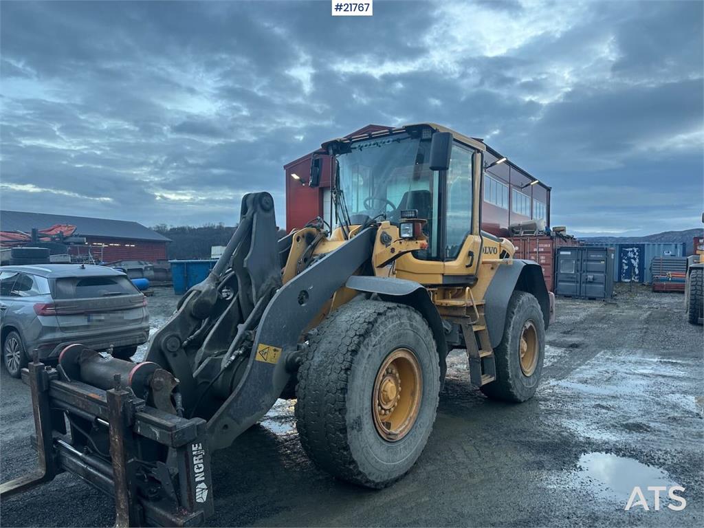 Volvo L90F wheel loader w/ Volvo gravel bucket. WATCH VI 2011 21767 L90F wheel loader w/ Volvo gravel bucket. WATCH VI 201...