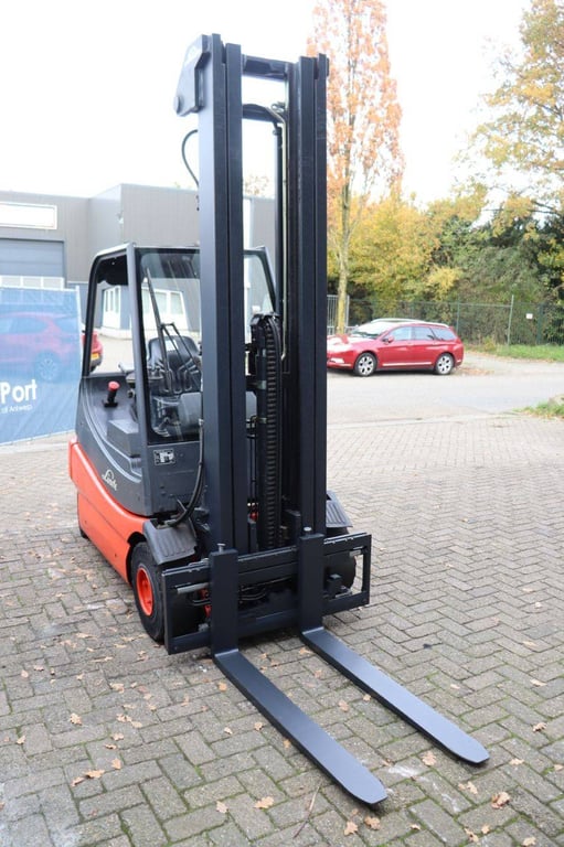 Heftruck Linde E25-02 Elektrisch 2500kg 2002 2002 E25-02 2002 1 Forklift image 7