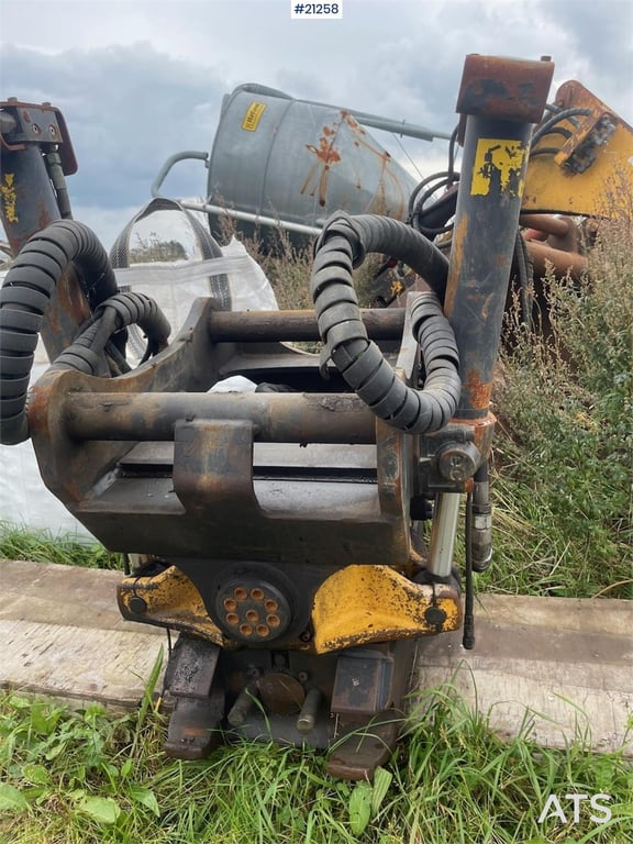 Hitachi ZX 190 LC-6 with Engcon rototilt og graveskuffe. 2018 21258 ZX 190 LC-6 with Engcon rototilt og graveskuffe. 2018 ...