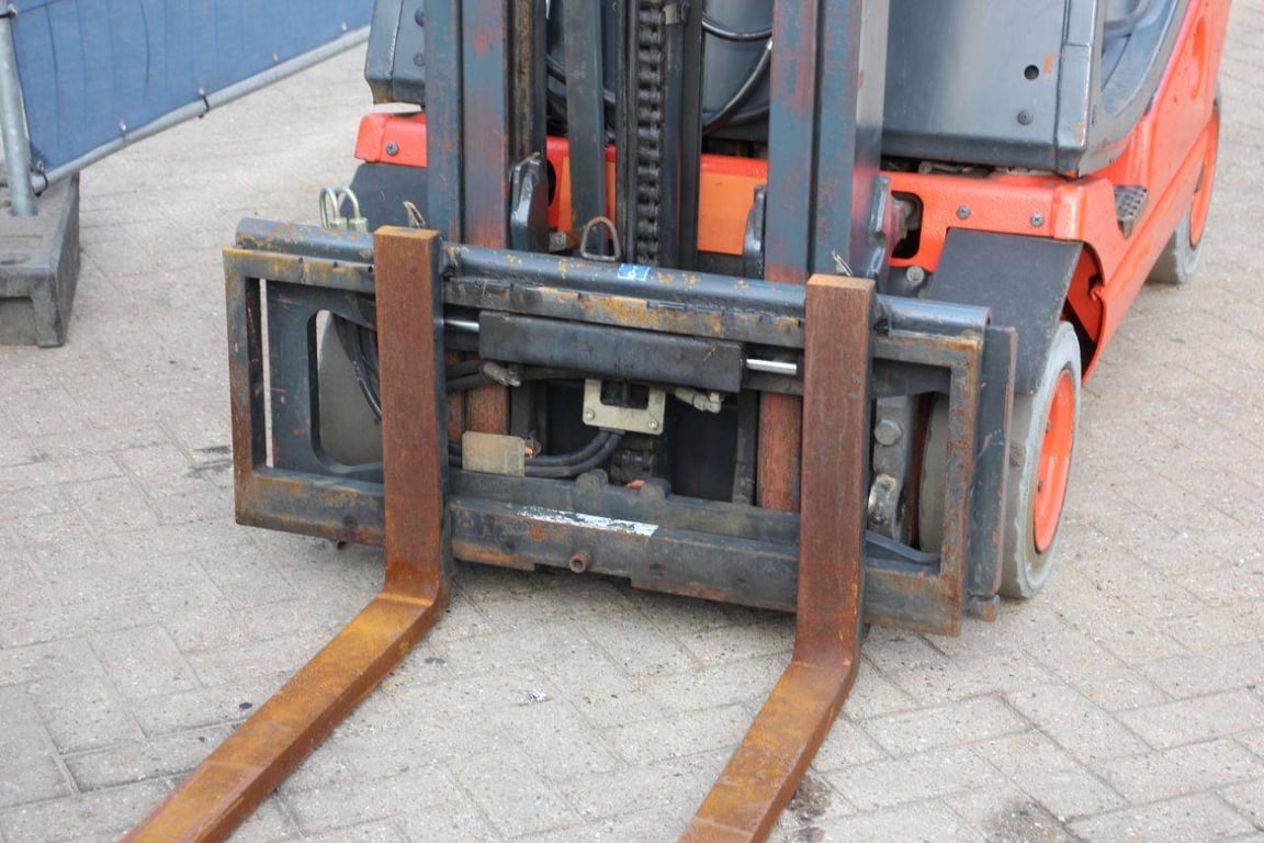 Forklift Linde H12T-03 LPG 1200kg 2001 2001 H12T-03 2001 1 Forklift image 10