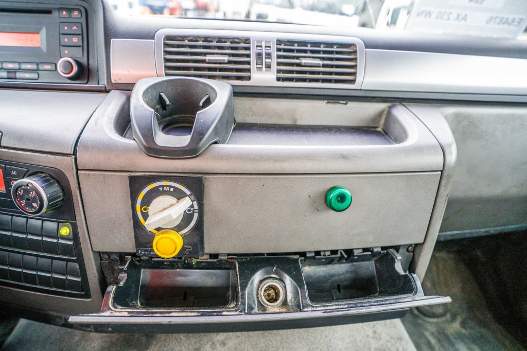 MAN TGS 32.360 BB+LIEBHERR+THEAM BG12 (band/tapis) 2010 E64876 TGS 32.360 BB+LIEBHERR+THEAM BG12 (band/tapis) 2010 1 image 10