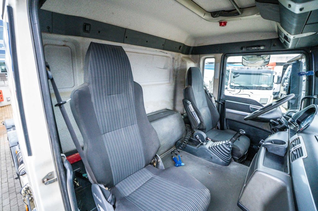 MAN TGS 33.440 BLS - MANUAL - BIG AXLES 2008 E64933 TGS 33.440 BLS - MANUAL - BIG AXLES 2008 1 image 12