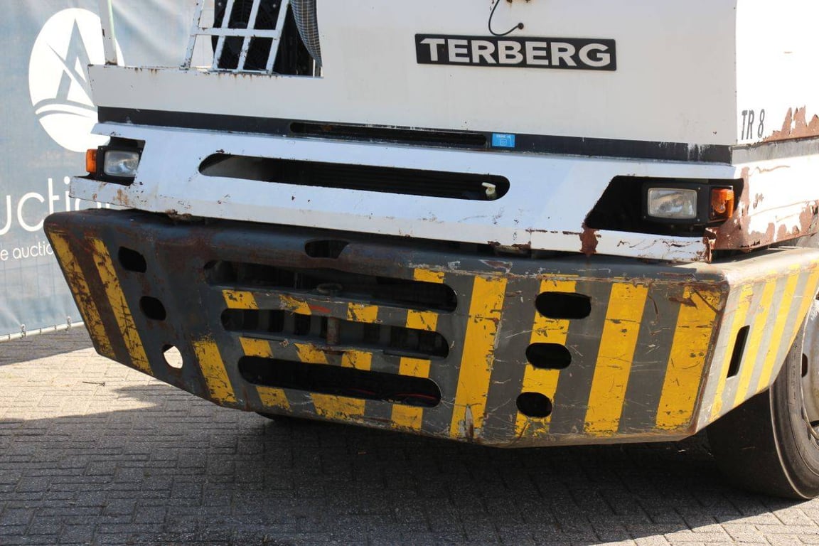 Terminal Tractor Terberg YT222 Diesel 222hp 2008 2008 Terberg YT222 2008 1 image 9