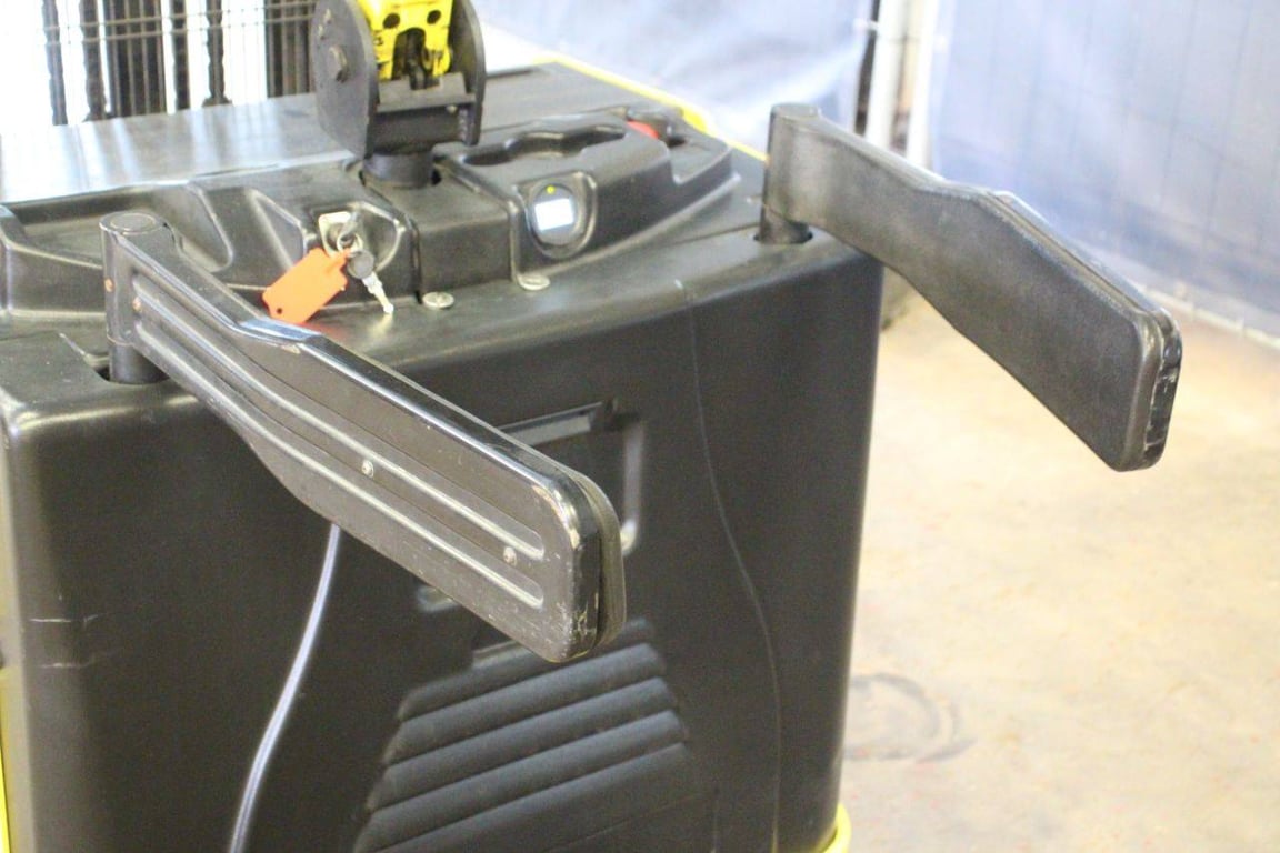 Hyster Electric Stacker 1400kg 4.63m 2017 2017 2017 1 image 15