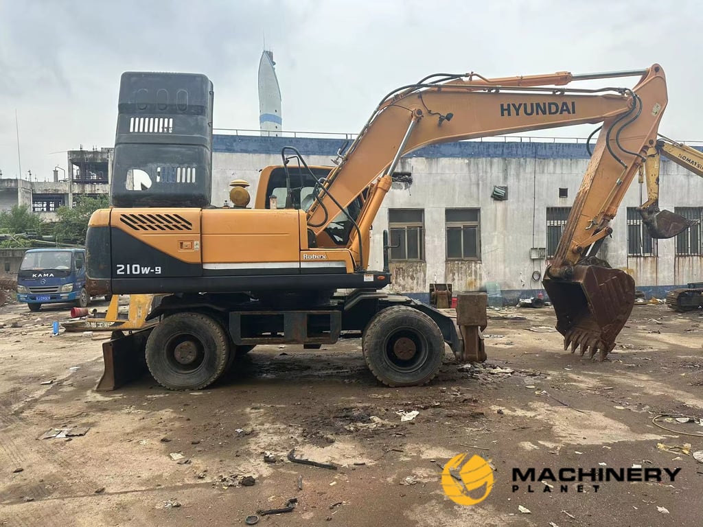 HYUNDAI R210W Wheel Excavator Original Good Condition R210W 2018 1 Wheeled Excavators image 5