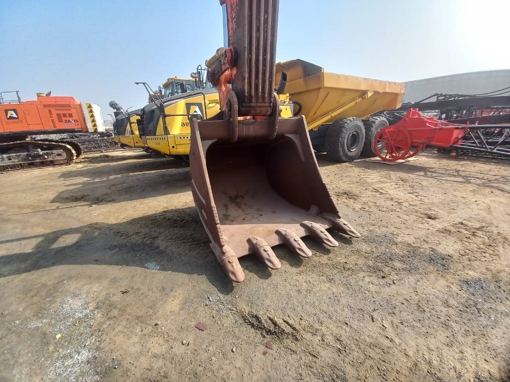 CAT ZX870-5G (Medium Reach 14m in Abu Dhabi) 2018 ETR-1175 ZX870-5G (Medium Reach 14m in Abu Dhabi) 2018 1 Crawler Excavat...