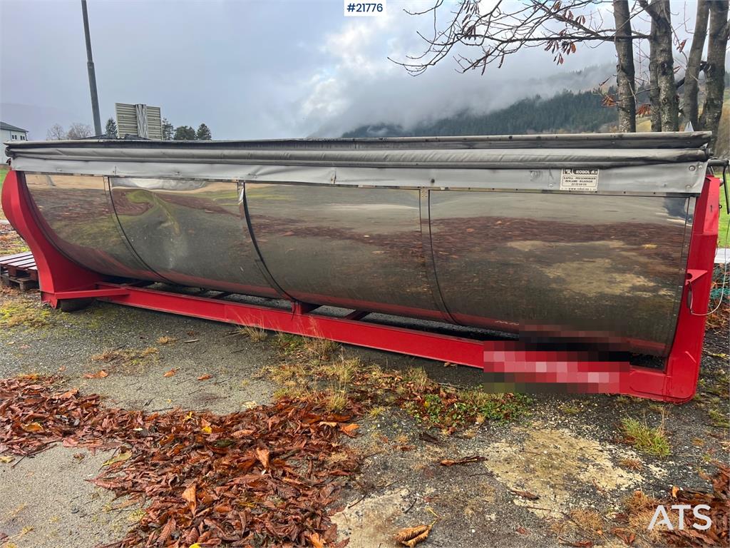 BFAB asphalt tank w/ manual canopy 2015 21776 BFAB asphalt tank w/ manual canopy 2015 1 image 3