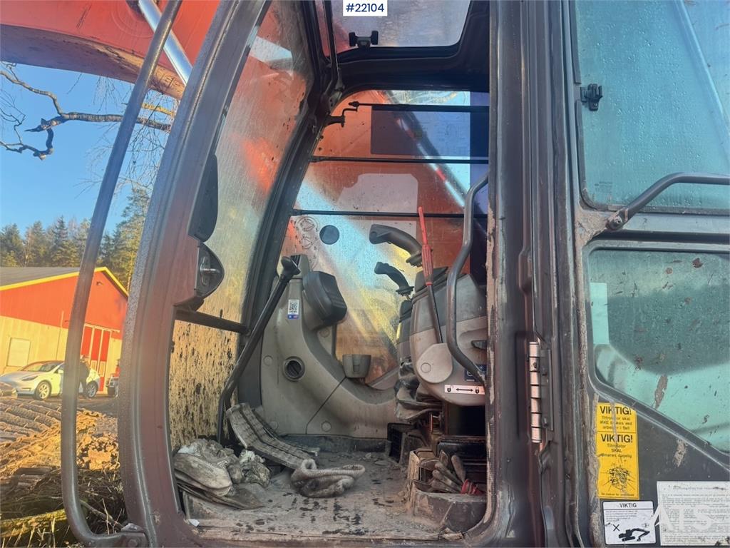 Hitachi ZX225USRLC-3 crawler excavator with rototilt and 2 2012 22104 ZX225USRLC-3 crawler excavator with rototilt and 2 2...