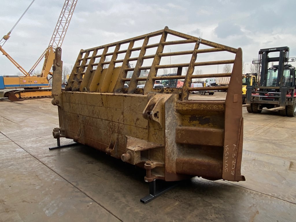 Caterpillar D9U Blade 2020 00030125 D9U Blade 2020 1 image 4