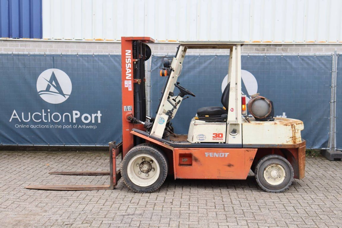 Forklift Nissan 30 LPG 1991 RHG02 A 30U 1991 1 Forklift image 2